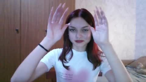 Snapshot of lola_sweetglow chatting on August 6, 8:55 pm lola_sweetglow online show from August 6, 8:55 pm