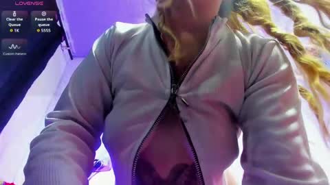 lola_wish online show from May 1, 12:59 am