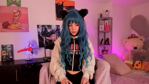 Snapshot of lolaa_bunnyy chatting on November 8, 4:34 am Lola Bunny online show from November 8, 4:34 am