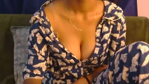 lolaa online show from May 3, 5:35 am