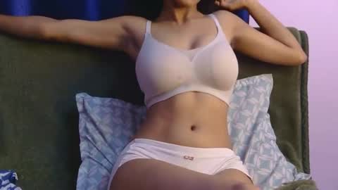 lolaa online show from May 20, 1:17 pm