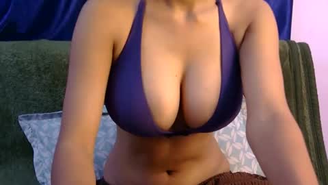 lolaa online show from May 28, 8:22 am