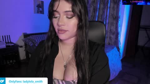 lolaasmith_21 online show from December 15, 11:53 pm