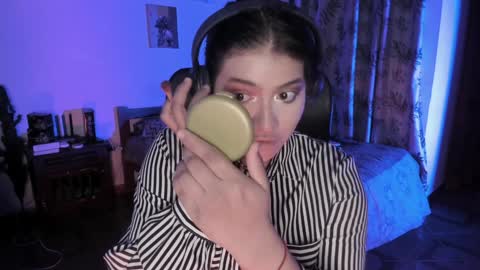 lolaasmith_21 online show from December 17, 10:54 pm