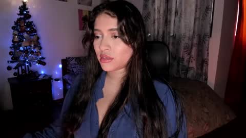 lolaasmith_21 online show from December 19, 10:00 pm