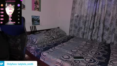 lolaasmith_21 online show from January 6, 10:15 pm