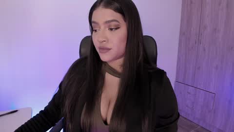 lolaasmith_21 online show from January 18, 9:13 pm