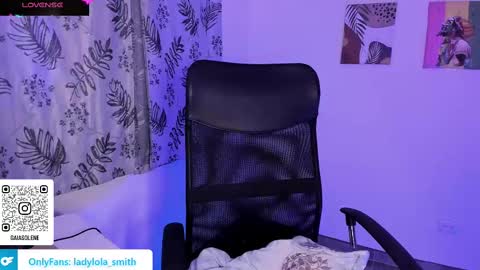 lolaasmith_21 online show from March 12, 1:14 am