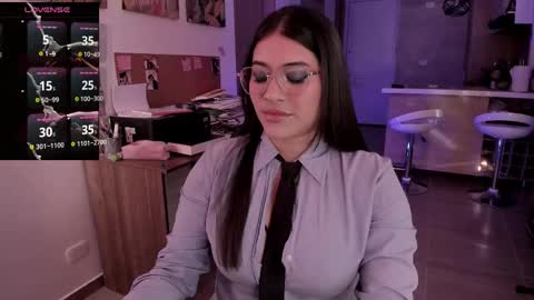lolaasmith_21 online show from September 13, 9:25 pm
