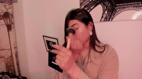 lolaasmith_21 online show from February 19, 7:10 pm