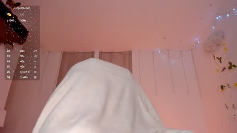 Snapshot of lolaberry_ chatting on January 22, 1:21 pm  Lola Berry  online show from January 22, 1:21 pm