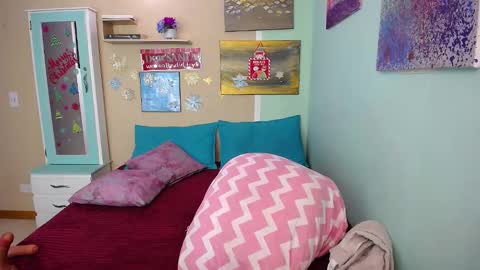 Lola online show from December 3, 7:22 pm