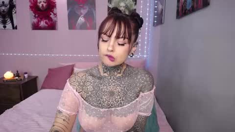 Lola online show from September 28, 7:30 pm