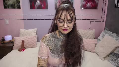 Lola online show from May 28, 10:07 pm