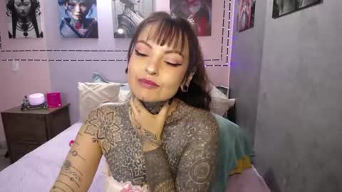 Lola online show from July 21, 8:55 pm