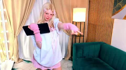 lola online show from May 2, 2:05 am