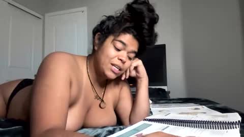 Snapshot of lolafoxlive chatting on November 5, 6:13 am lolafoxlive online show from November 5, 6:13 am