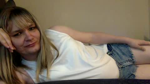 Snapshot of lolaherehi chatting on June 13, 9:02 pm LolaJackson online show from June 13, 9:02 pm