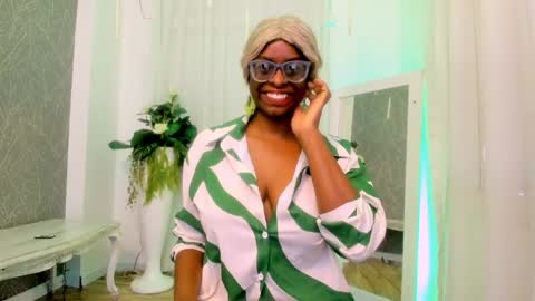 lola online show from November 19, 2:06 pm