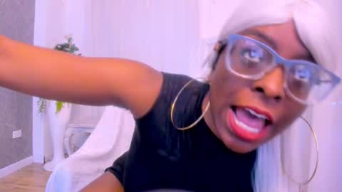 lola online show from November 21, 8:18 pm