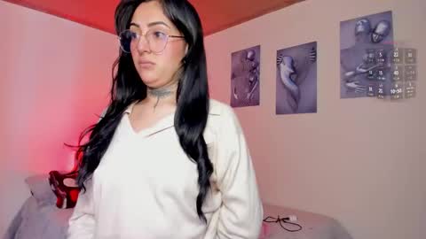 Lola online show from December 5, 4:58 pm