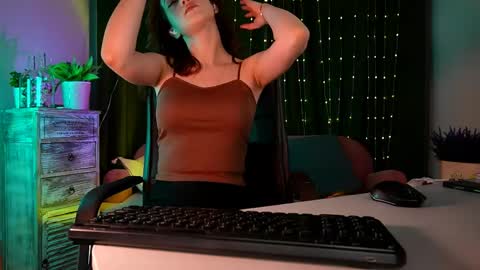 lolalemona online show from June 7, 9:13 am