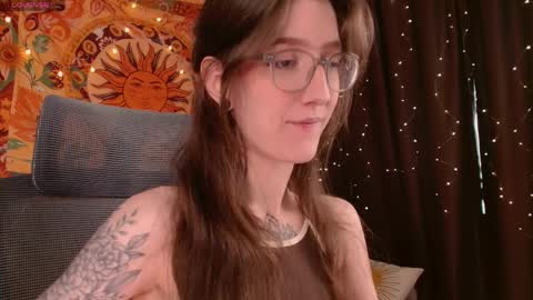 lolami_ online show from April 2, 7:39 am