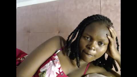 lolamia7 online show from November 14, 6:34 am