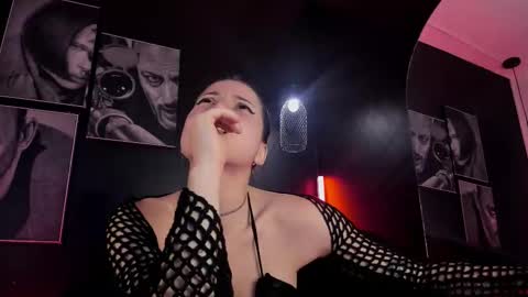 lolamustaine_ online show from November 20, 9:36 pm