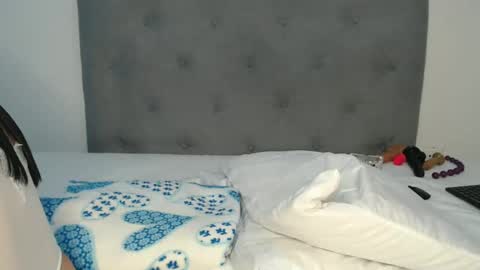 Snapshot of lolapaz3 chatting on February 14, 9:53 pm Lola online show from February 14, 9:53 pm