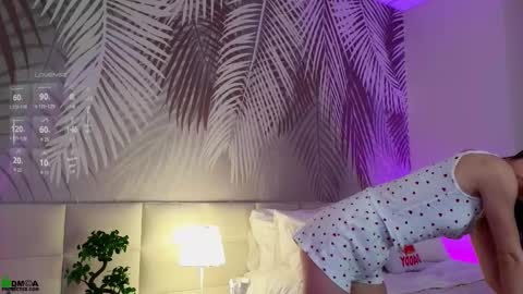 Snapshot of lolaprise chatting on November 27, 2:02 am Lola online show from November 27, 2:02 am