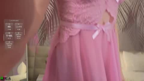 Snapshot of lolaprise chatting on December 3, 1:35 am Lola online show from December 3, 1:35 am