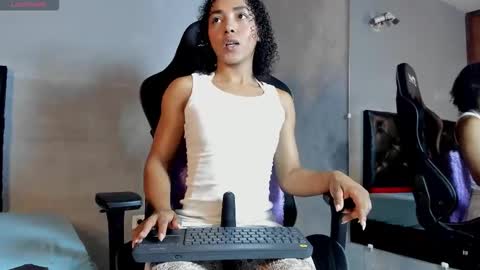 lolareyes1 online show from February 1, 2:15 pm