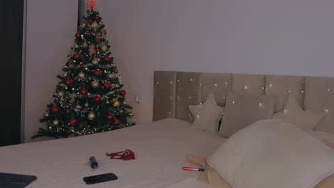 Snapshot of lolasplash chatting on December 8, 3:00 am Lola online show from December 8, 3:00 am