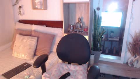 Snapshot of lolis_sweet_submisive chatting on February 9, 1:22 am Dear tippers follow me on my new cb account lennarogers online show from February 9, 1:22 am