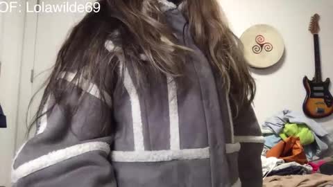 Snapshot of lolita_wilde390 chatting on December 15, 7:34 am Lolita Wildes Back online show from December 15, 7:34 am