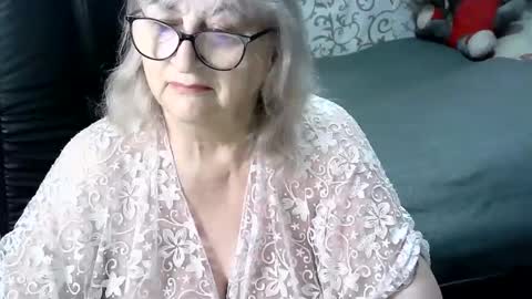 Snapshot of lolkaalyss chatting on February 8, 6:22 am LolkaAlyss online show from February 8, 6:22 am