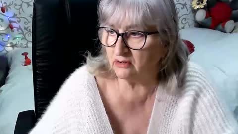 Snapshot of lolkaalyss chatting on February 14, 12:25 pm LolkaAlyss online show from February 14, 12:25 pm