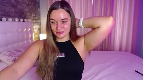 Snapshot of lollidoli__ chatting on November 16, 10:43 am Victoria online show from November 16, 10:43 am