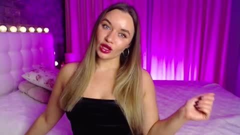 Snapshot of lollidoli__ chatting on December 14, 6:34 pm Victoria online show from December 14, 6:34 pm