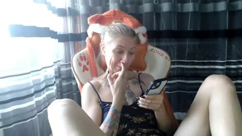 Snapshot of lollifox_1 chatting on May 20, 6:41 am Lisa online show from May 20, 6:41 am