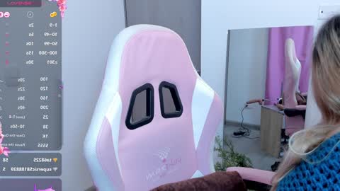 Snapshot of lolly_js_ chatting on December 29, 6:45 am Lolly online show from December 29, 6:45 am