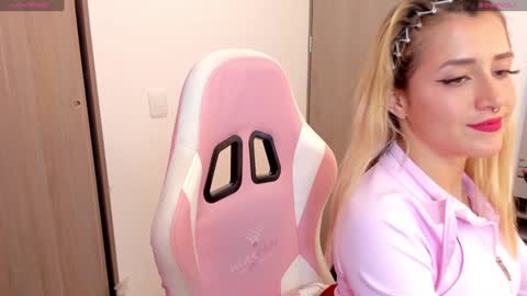 Snapshot of lolly_js_ chatting on January 3, 2:54 am Lolly online show from January 3, 2:54 am