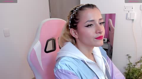 Snapshot of lolly_js_ chatting on January 4, 2:35 am Lolly online show from January 4, 2:35 am