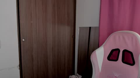 Snapshot of lolly_js_ chatting on September 14, 2:33 am Lolly online show from September 14, 2:33 am