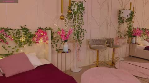 Snapshot of lolly_neal chatting on September 21, 4:58 am Lolly online show from September 21, 4:58 am