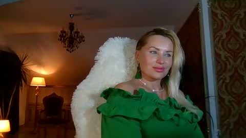 Snapshot of lollyta2023 chatting on December 7, 2:46 pm Roxy online show from December 7, 2:46 pm