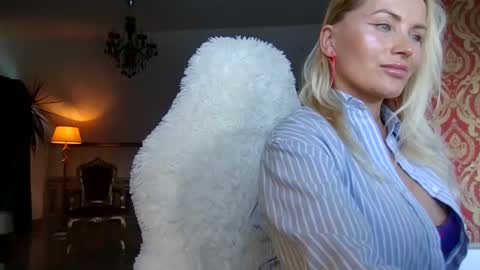 Snapshot of lollyta2023 chatting on December 8, 1:25 pm Roxy online show from December 8, 1:25 pm