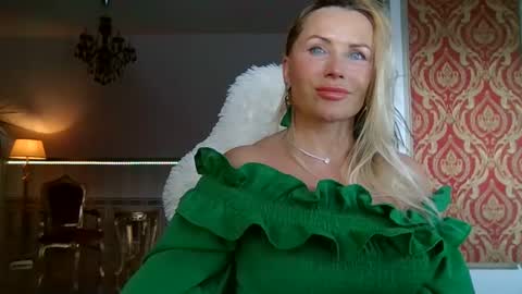 Snapshot of lollyta2023 chatting on December 15, 12:38 pm Roxy online show from December 15, 12:38 pm