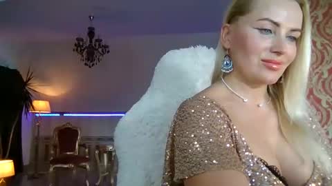 Snapshot of lollyta2023 chatting on January 1, 6:37 am Roxy online show from January 1, 6:37 am